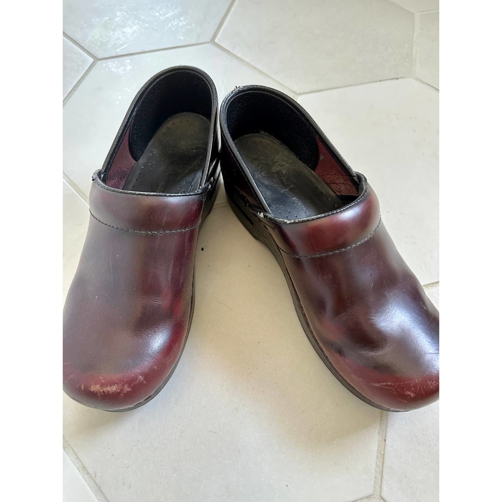 Dansko Clogs Womens 38 NARROW Brown Red